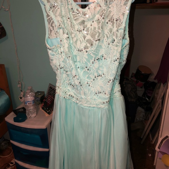 light green dress worn once very good condition - Picture 3 of 3
